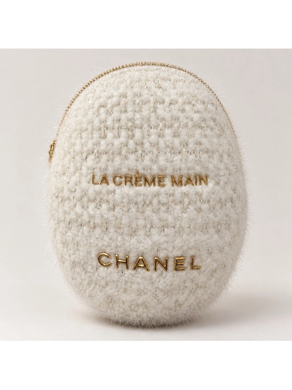 CHANEL LA CRÈME MAIN Hand
Cream 50ml + White Pouch Limited Edition 2026 New - Picture 3 of 4